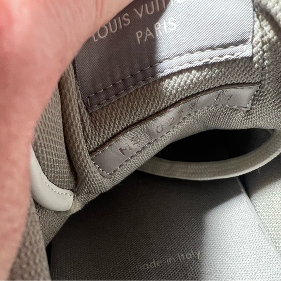 Louis Vuitton Rivoli
Damier Grey size 11 good condition as seen in lots of pics - Picture 16 of 16